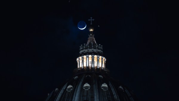 Corner Item Image - The issues awaiting Francis’ return to the Vatican