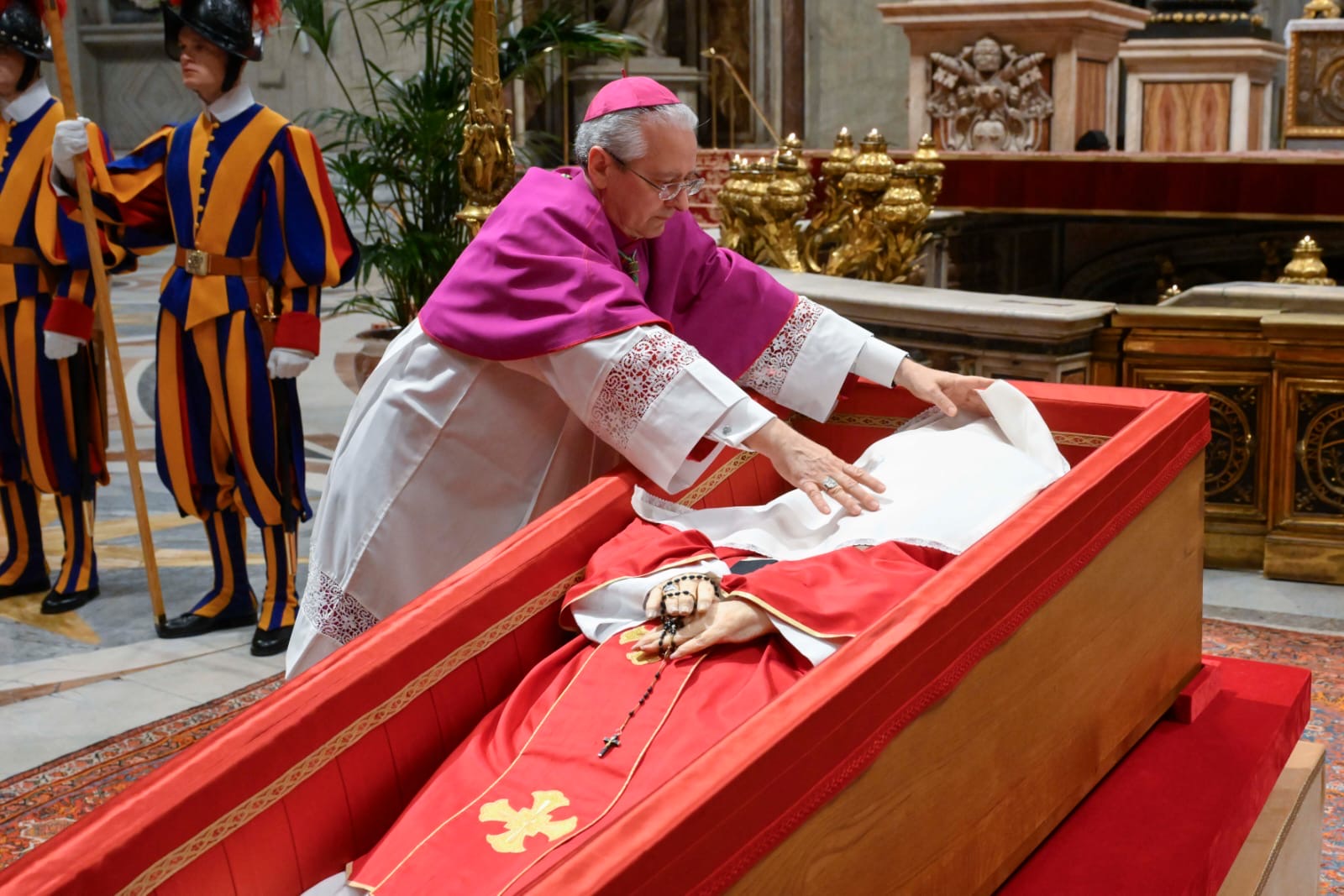 Closing-of-the-Coffin-of-the-late-Roman-Pontiff-Pope-Francis-Vatican-Media