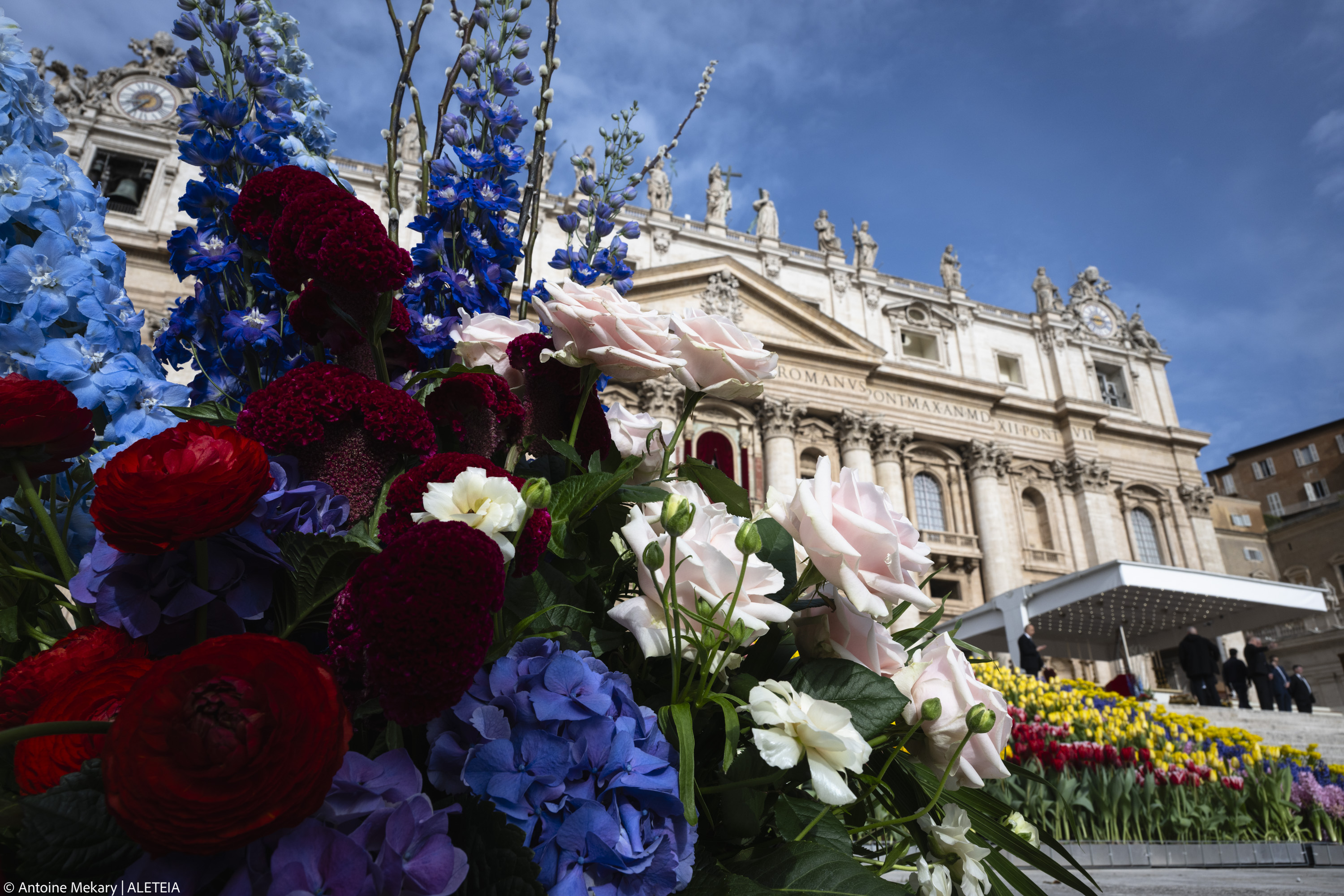 {"rendered":"(Slideshow) 2025 Easter flowers at Vatican"}