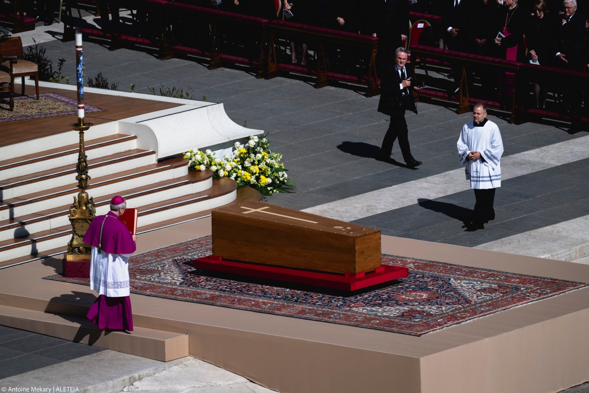 {"rendered":"(Slideshow) Pope Francis funeral"}