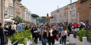 St. Peter&#8217;s, universal Church, and world mourn Pope Francis (pictures)