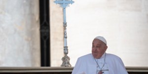 Surprise!: Pope joins Jubilee of the Sick (Photos)