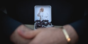 Those selected for a special goodbye to the Pope (video)