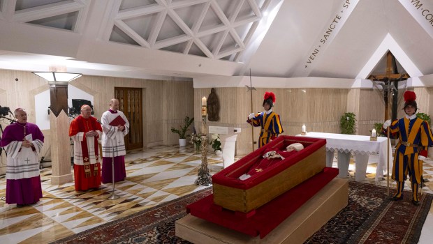 Pope-Francis-in-his-open-coffin-in-The-Vatican