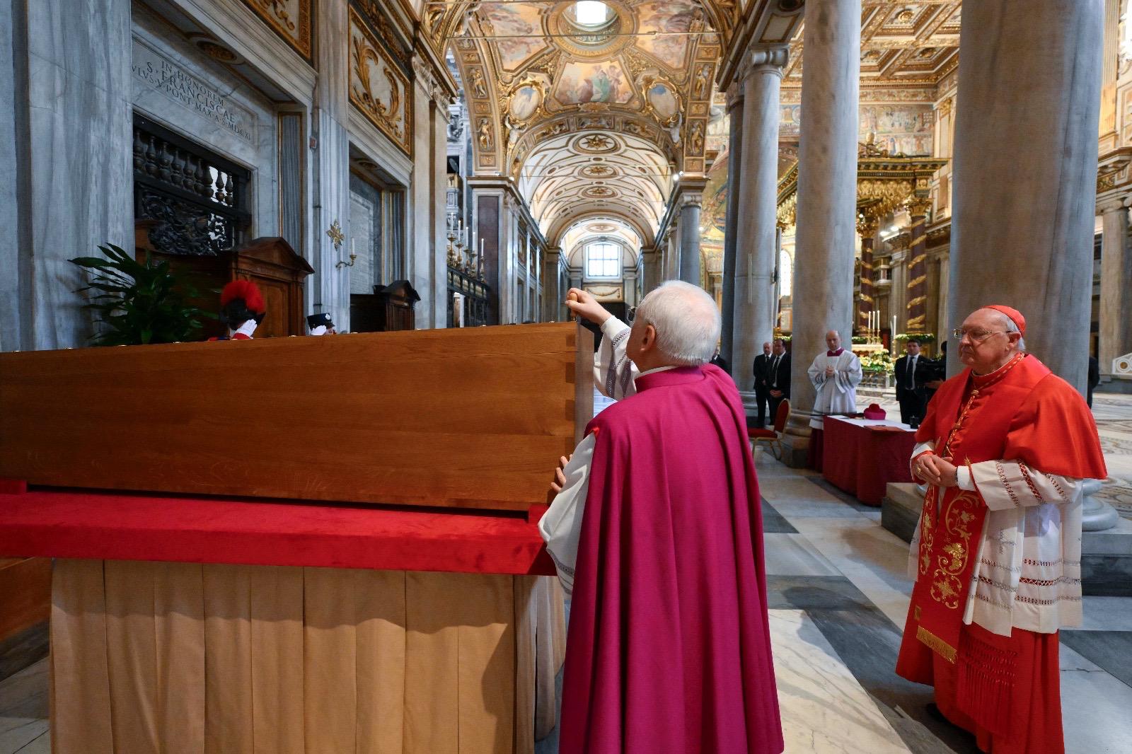 The-burial-rite-of-the-Roman-Pontiff-Pope-Francis