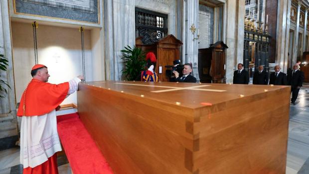 The-burial-rite-of-the-Roman-Pontiff-Pope-Francis