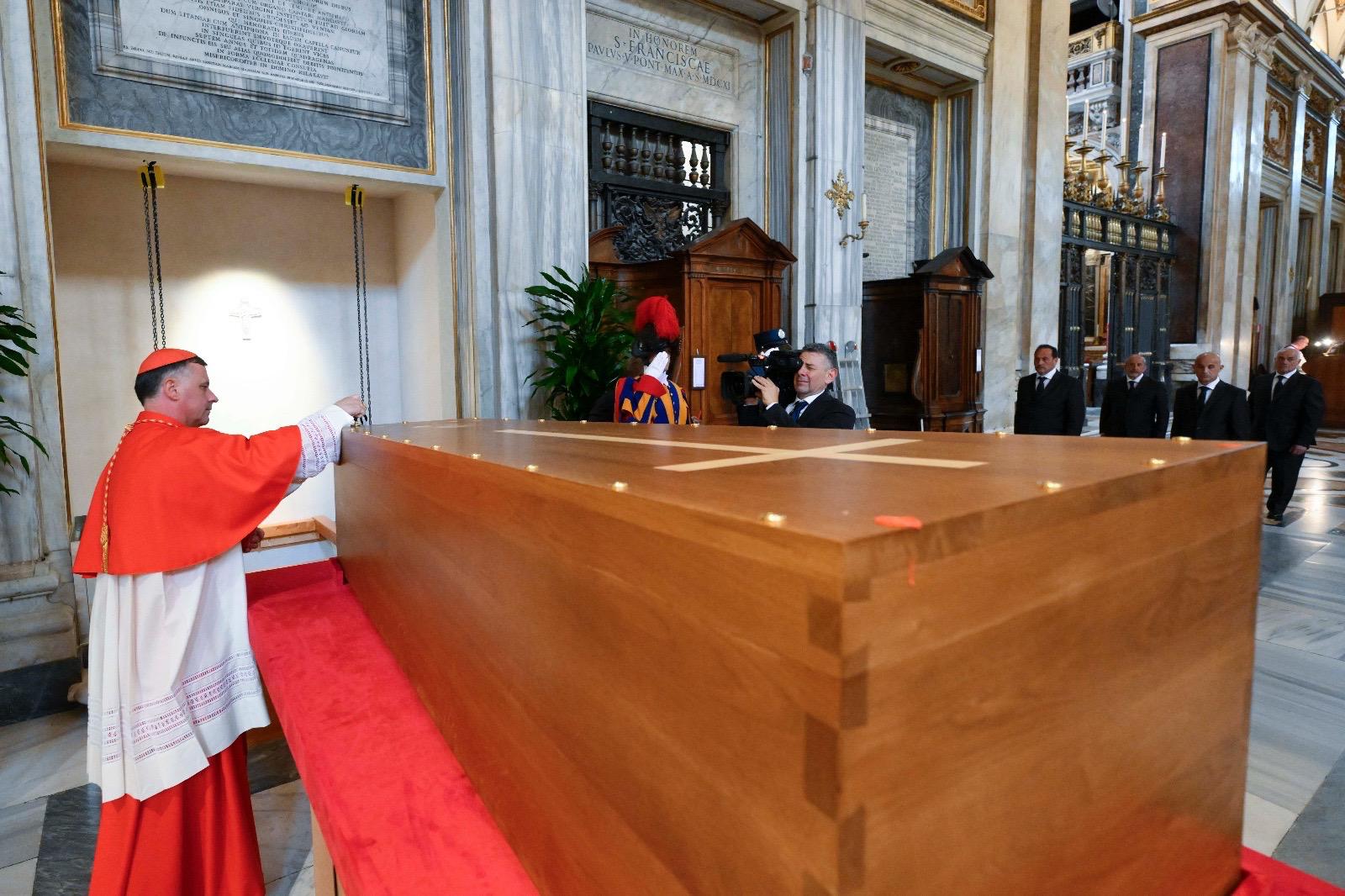 The-burial-rite-of-the-Roman-Pontiff-Pope-Francis