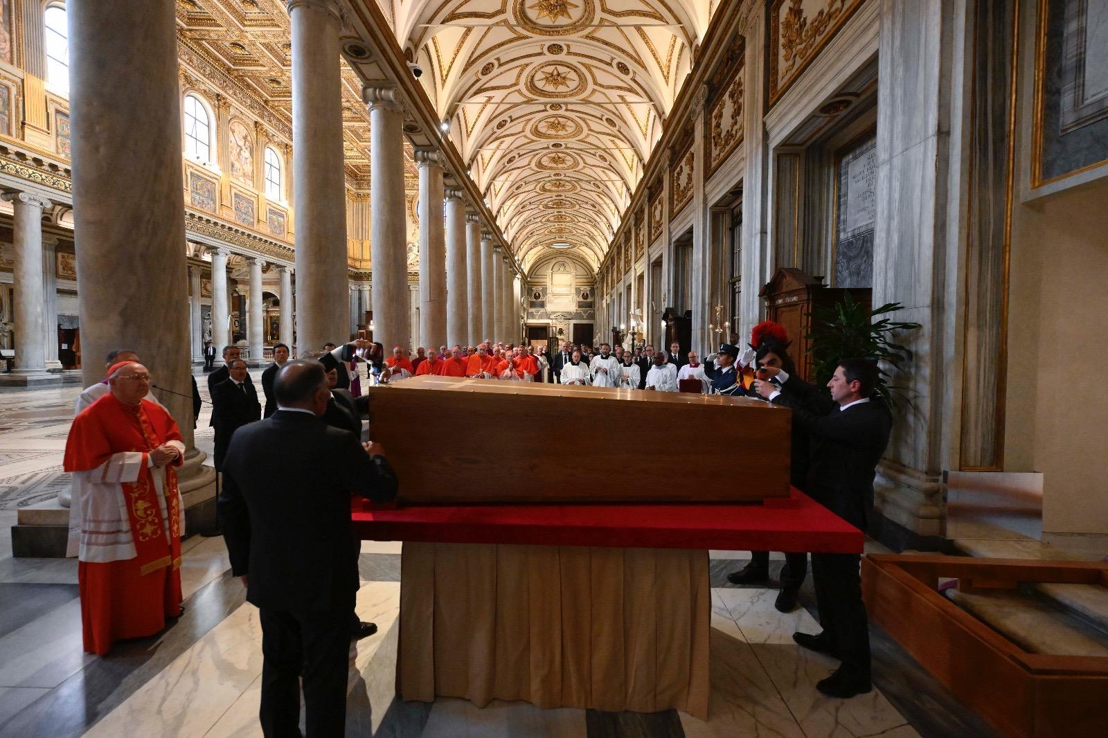 The-burial-rite-of-the-Roman-Pontiff-Pope-Francis