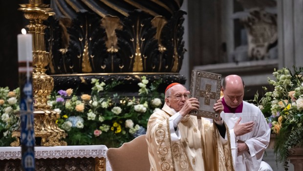 VATICAN-EASTER-VIGIL-2025