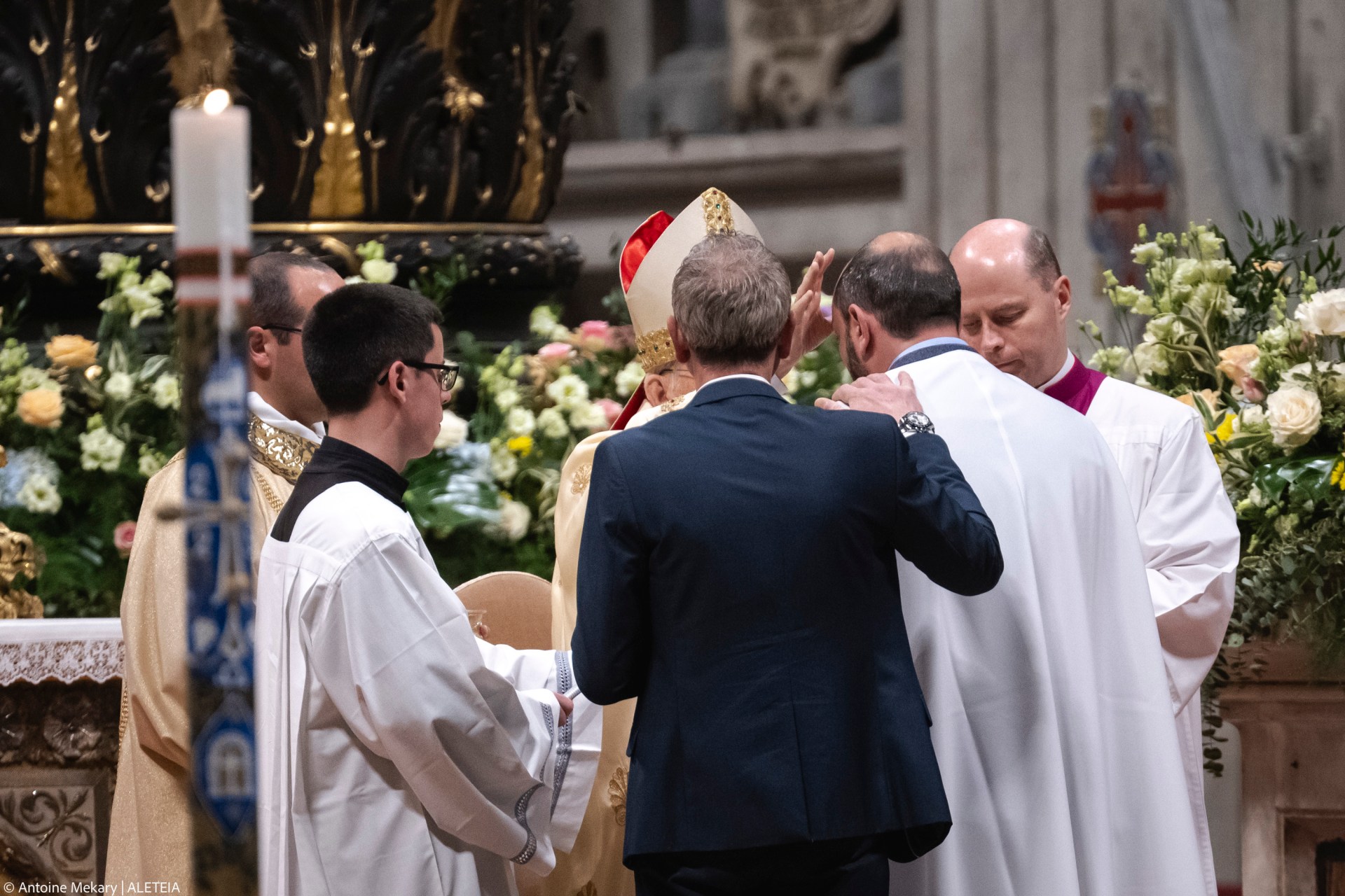 VATICAN-EASTER-VIGIL-2025