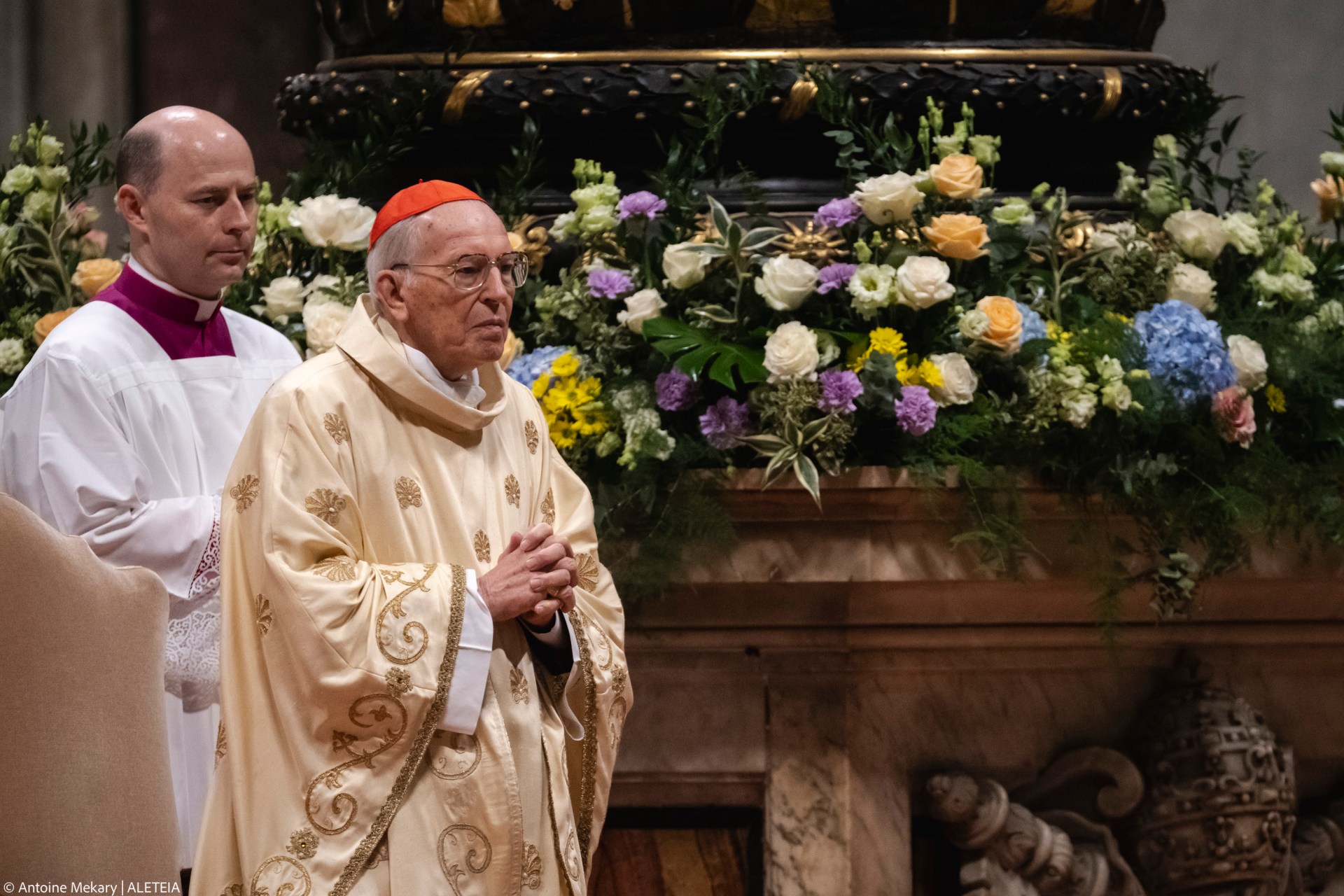 VATICAN-EASTER-VIGIL-2025