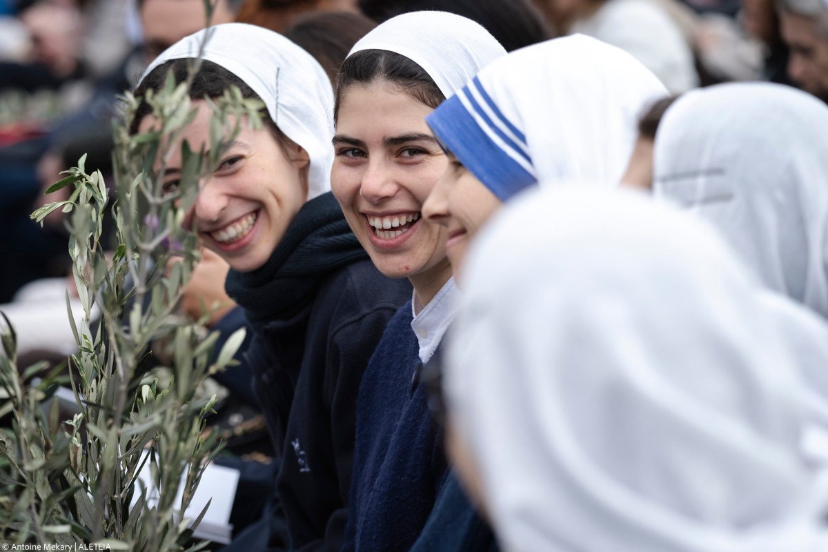 NUNS-VATICAN-JUBILEE2025-PALM-SUNDAY