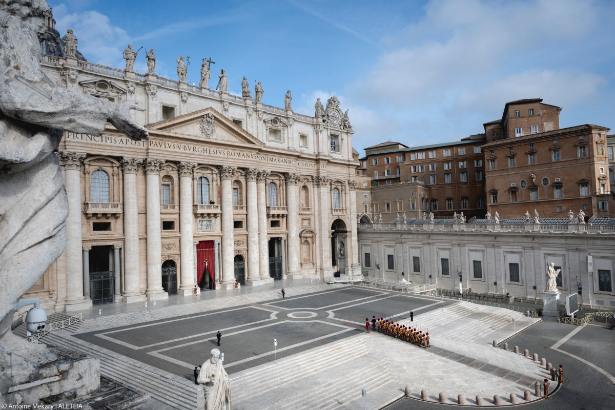 {"rendered":"(Slideshow) Translation of Francis’ body to St. Peter’s"}