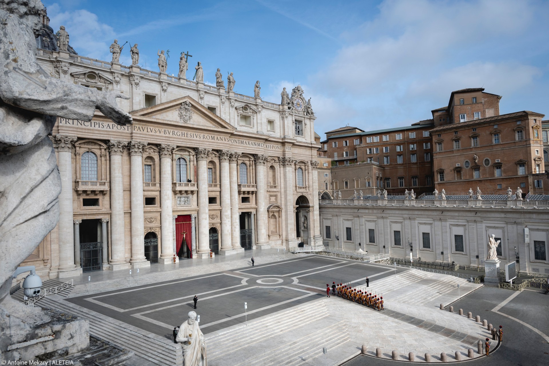 Swiss Guards stand in St. Peter’s Square during preparations for the arrival of the late Pope’s coffin