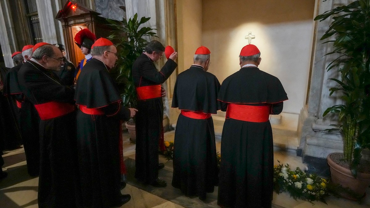 cardinals pray at Pope Francis' tomb