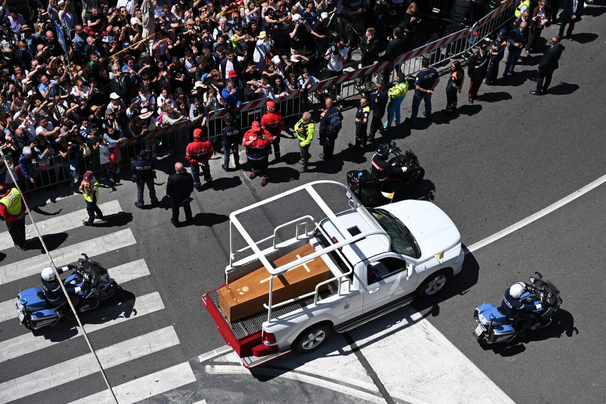 {"rendered":"(Slideshow) Burial rite of Pope Francis"}