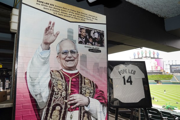 Chicago White Sox honor Pope Leo XIV with mural