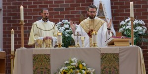 Brothers become fathers a week apart – with a twist