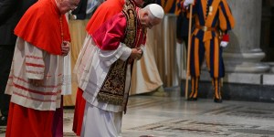 Pope Leo spends time with Mary, stops at tomb of Pope Francis