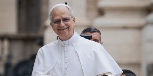 &#8216;Wasteful&#8217; sower an image of God&#8217;s &#8216;reckless&#8217; love: Pope&#8217;s 1st audience (photos, full text)