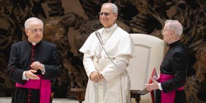 Pope to Eastern Churches: praises liturgies, promises work for peace