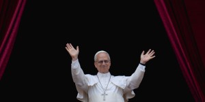 Chicago White Sox honor Pope Leo XIV with mural