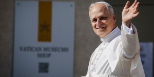 Chicago White Sox honor Pope Leo XIV with mural