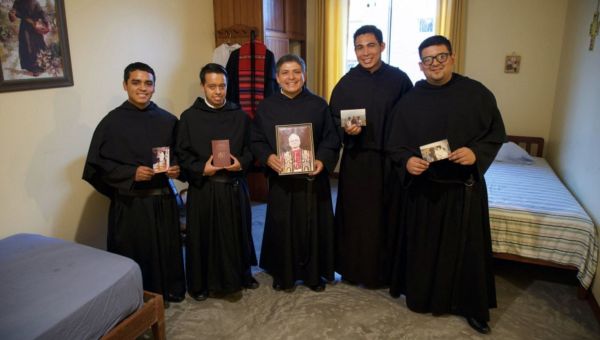 Świat wita nowego papieża. Leon XIV został wybrany 8 maja