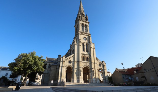 Corner Hero Image - They cast lots for Jesus’ tunic: Is it now in France? (Photos)