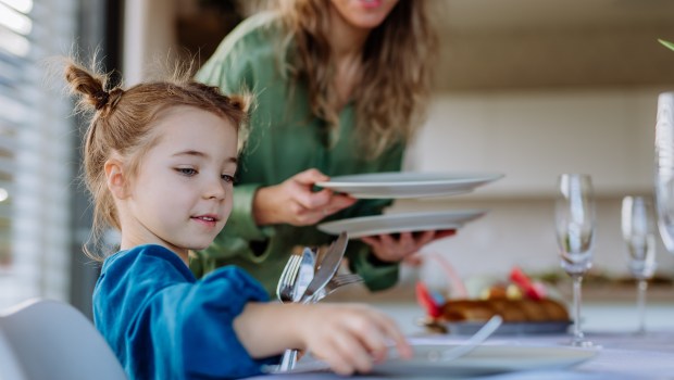 child setting table
