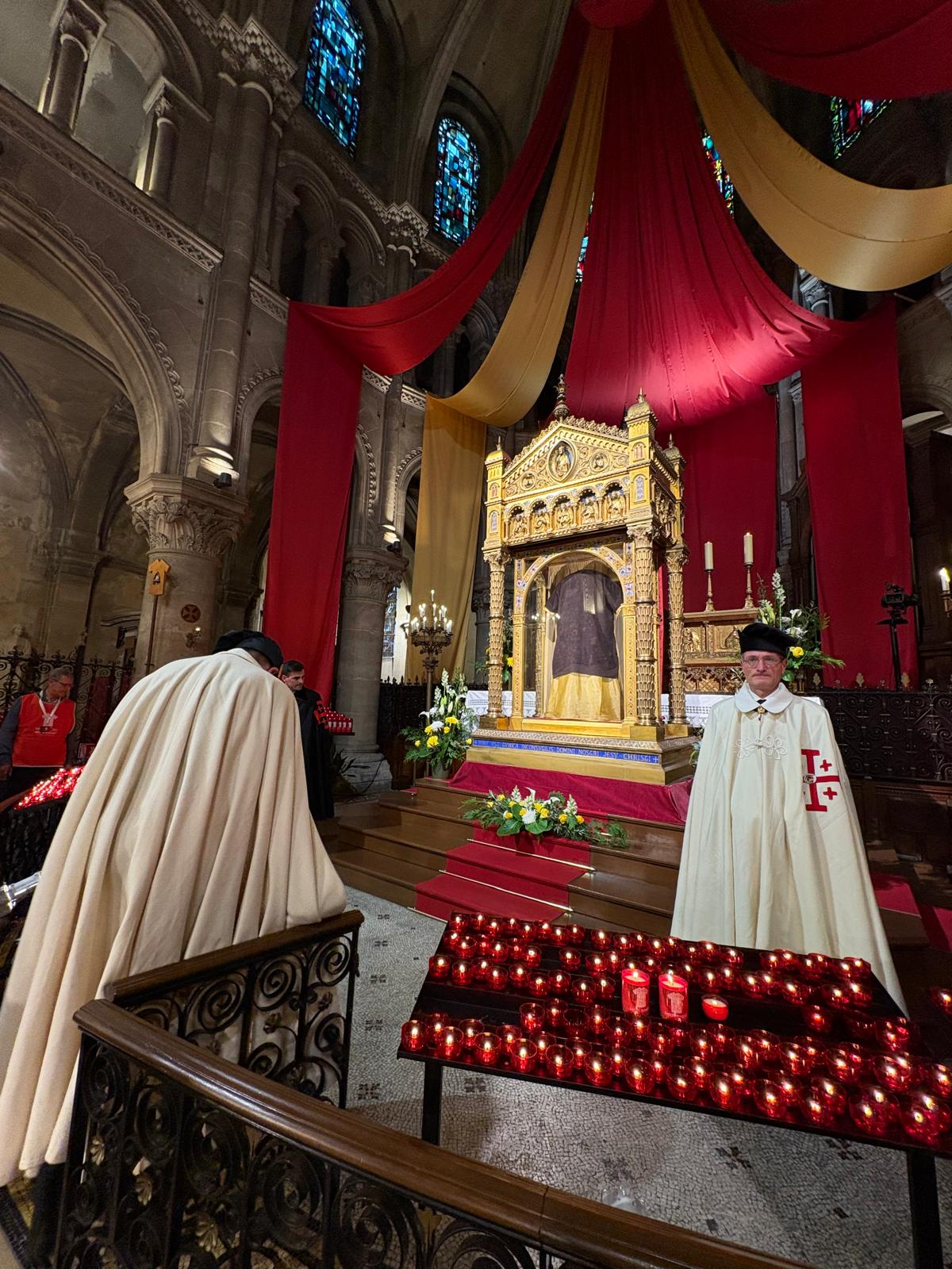 {"rendered":"(Slideshow) The relic of the tunic of Christ"}