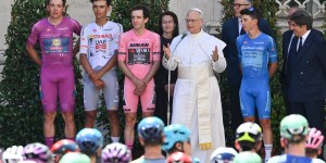 Pope tells cyclists of Giro d&#8217;Italia they are welcomed by the Church