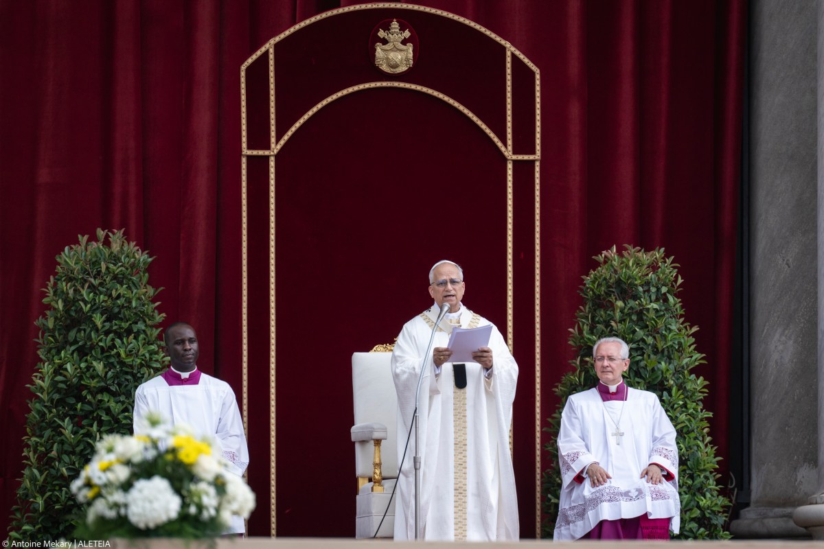 {"rendered":"(Slideshow) Pope Leo Corpus Christi 2025"}