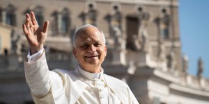 Pope Leo returns to Rome, renews call for peace