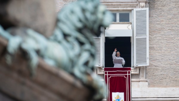 pope-leo-xiv--st.-peter's-square-angelus-prayer