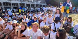 Young people chant ‘We want peace!’ with Pope Leo