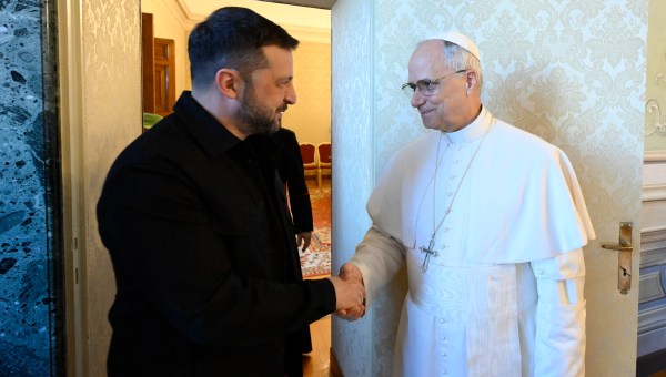 Le président ukrainien Volodymyr Zelensky et le pape Léon XIV
