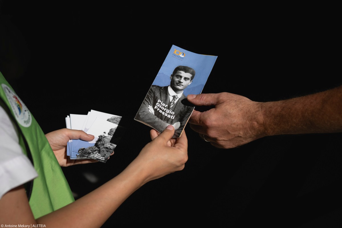 {"rendered":"(Slideshow) Pier Giorgio Frassati relics arrive to Rome"}