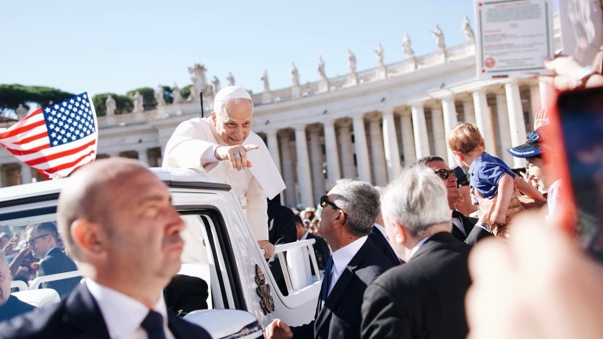 pope-pizza-delivery-aurelios-