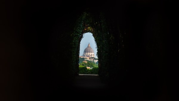 Rome key hole St. Peters