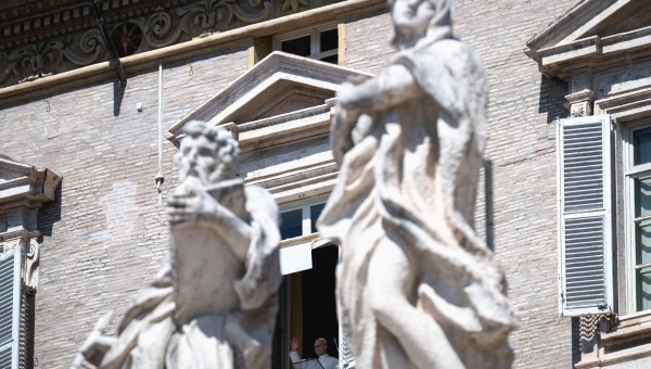 pope-leo-xiv-apostolic-palace-angelus-vatican