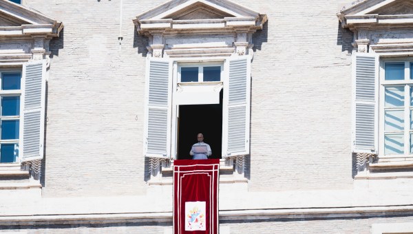 pope-leo-xiv-apostolic-palace-angelus-vatican