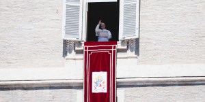 Lose wealth, gain friends: Pope speaks on using gifts