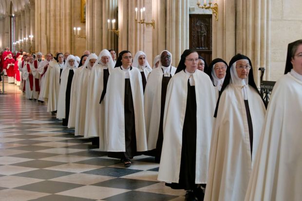 {"rendered":"(Slideshow) Procession commemorating Carmelite martyrs of Compi\u00e8gne"}