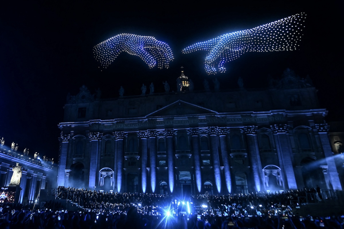 {"rendered":"(Slideshow) Vatican hope concert 2025"}