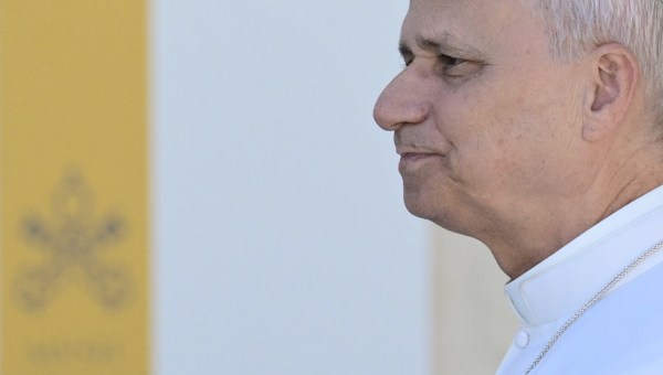 Leo-keys-vatican-yellow