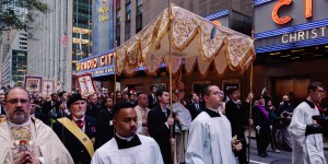 Eucharistic procession through NYC draws thousands