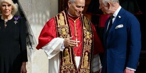 Historical first: Royal and Papal titles exchanged