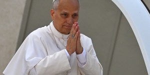 Keep praying: Pope on advances of peace in Middle East