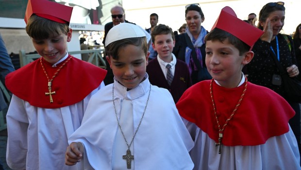 Chicago school kids who staged mock conclave meet Pope Leo!